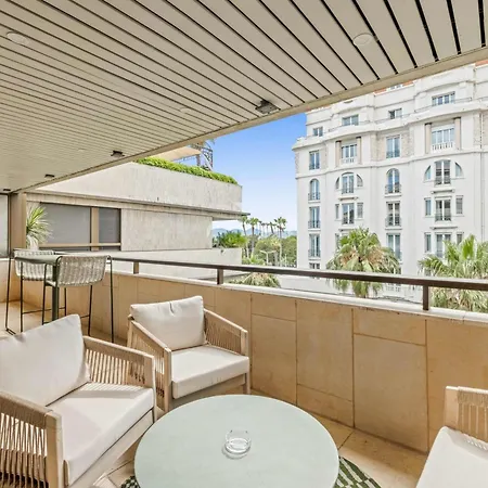 Ref 2067 - Fully Renovated Near The Croisette For Rent * Cannes